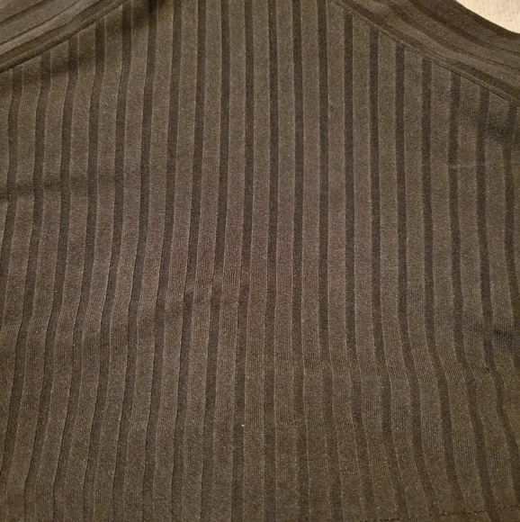 SHEIN BLACK CROP TANK - Picture 4 of 5